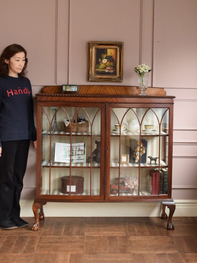 英国アンティークのガラスキャビネット