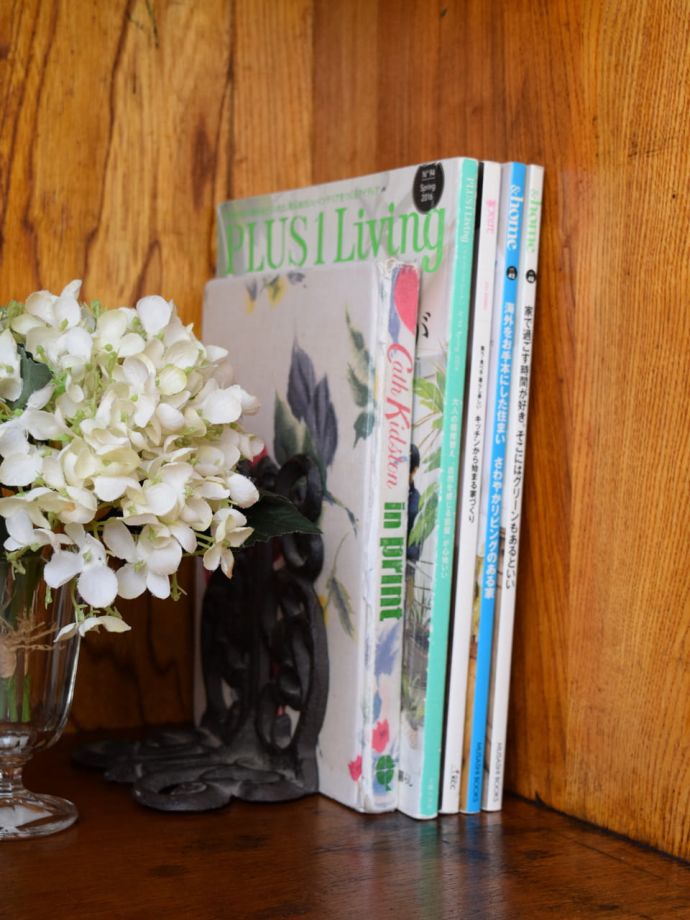 サイドボードの扉を開けると