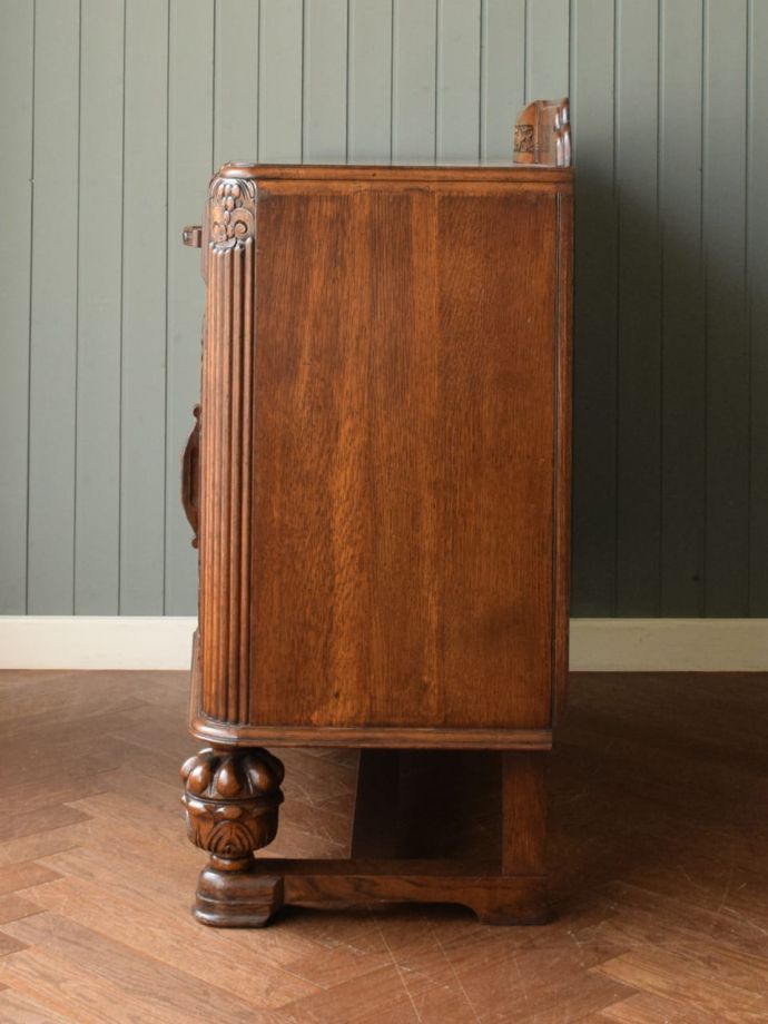 サイドボードの側面