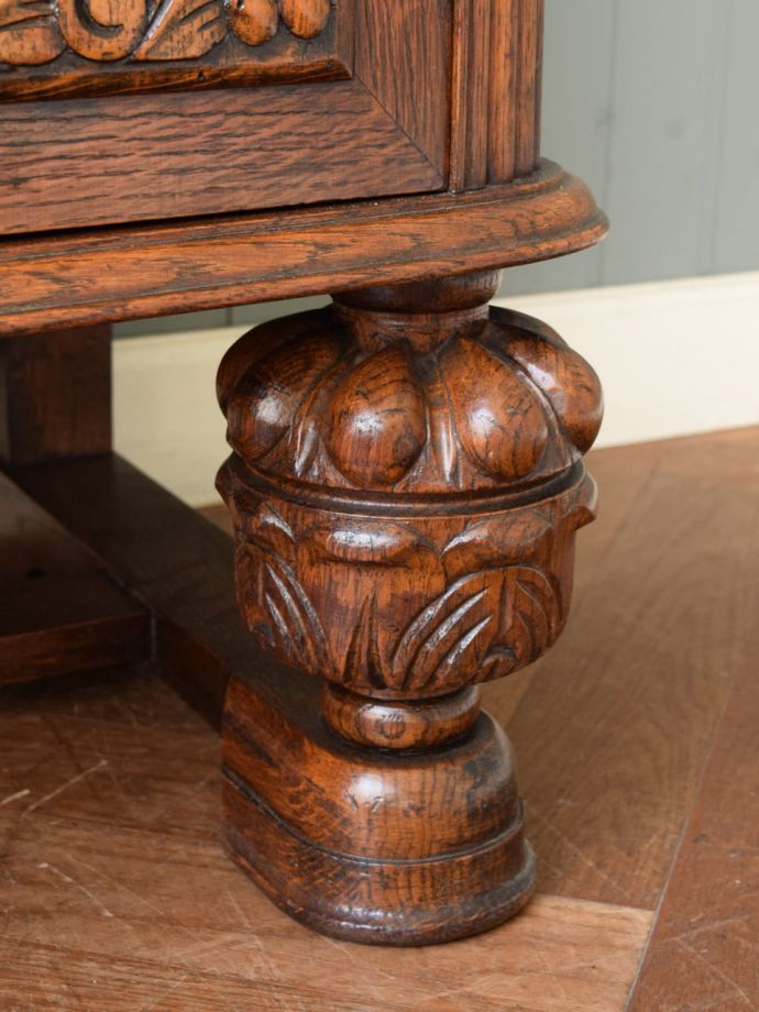 アンティーク家具の脚