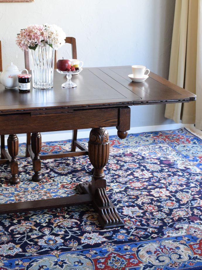 伸長式のおしゃれなアンティークテーブル