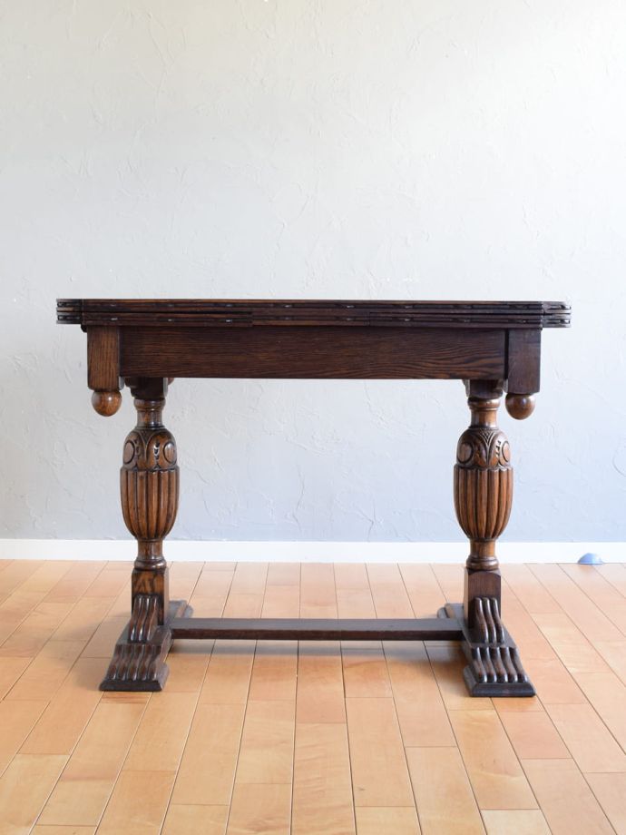 伸長式テーブルの側面