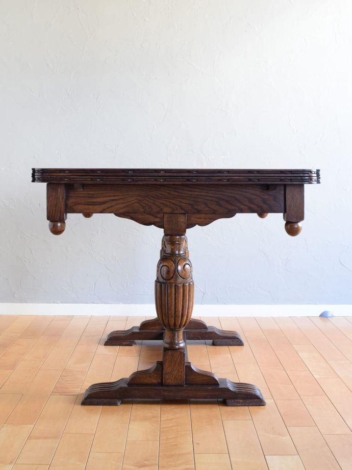 ドローリーフテーブルの横顔