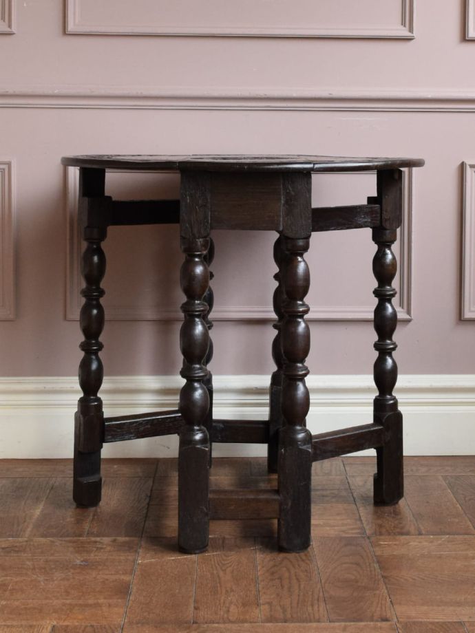 便利なゲートレッグテーブル