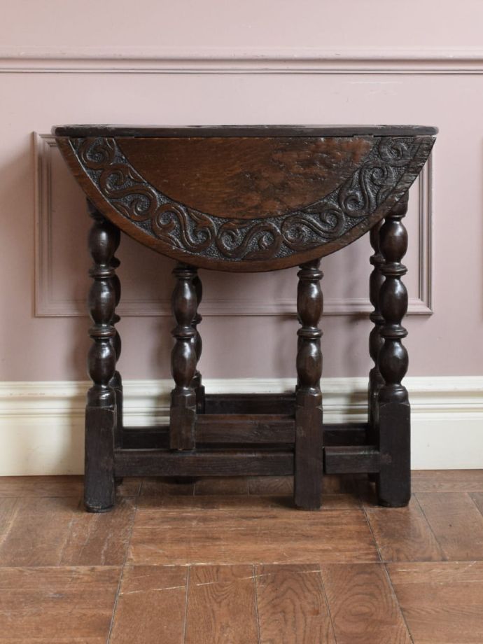 コンパクトに収納できるテーブル