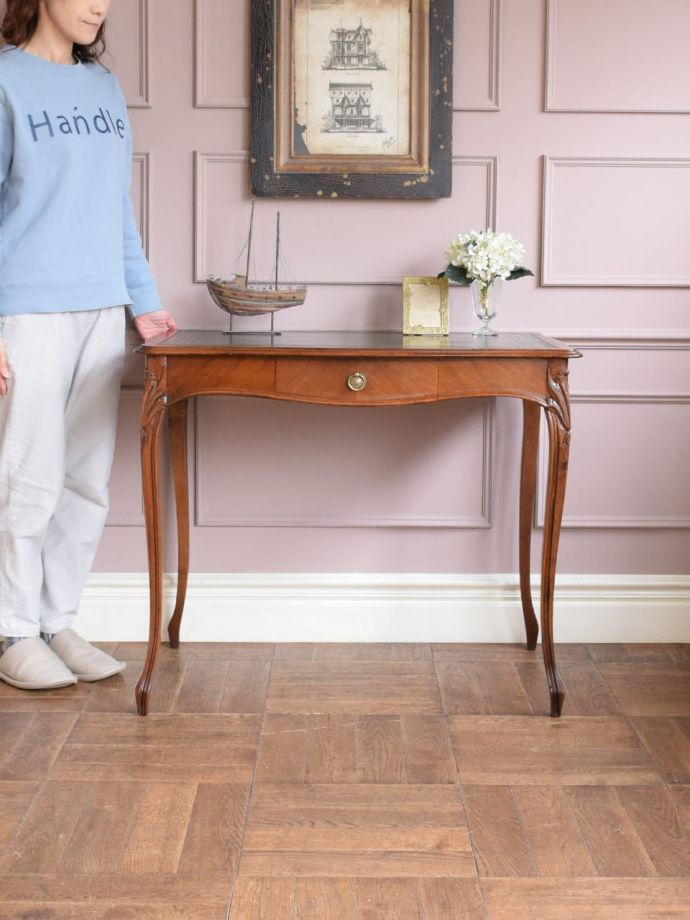 英国アンティークのデスク