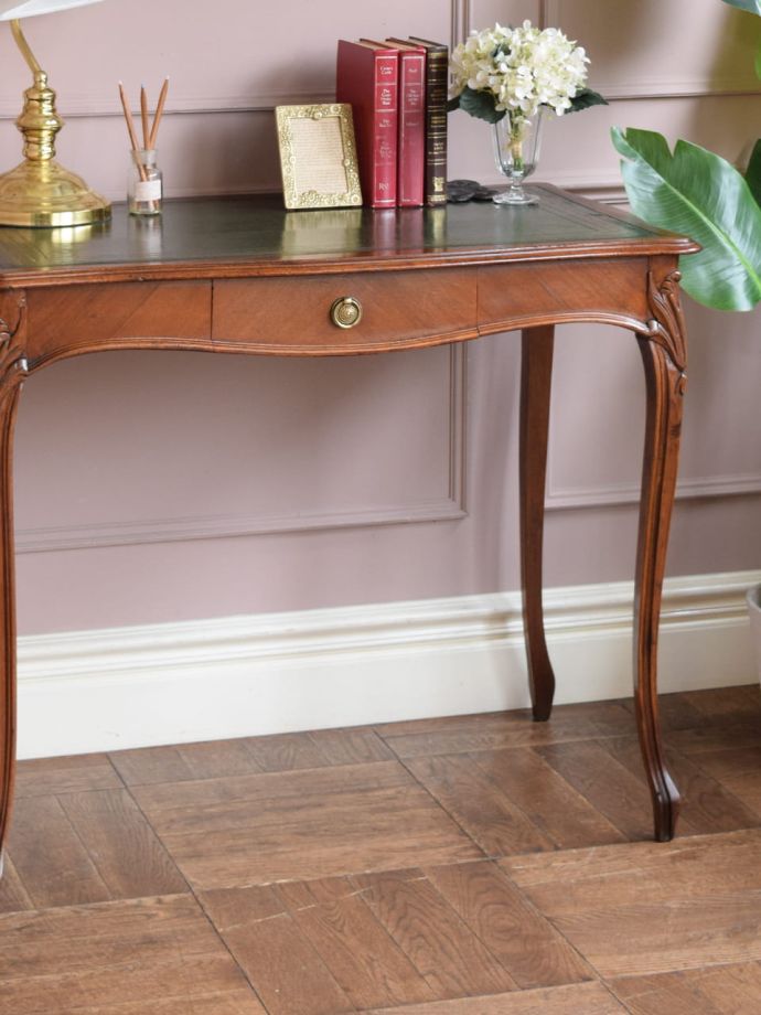 アンティークデスクの美しい木目