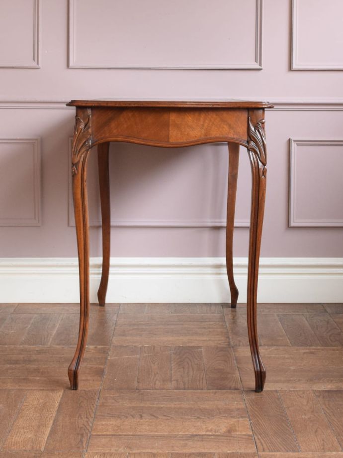 書斎デスクの側面