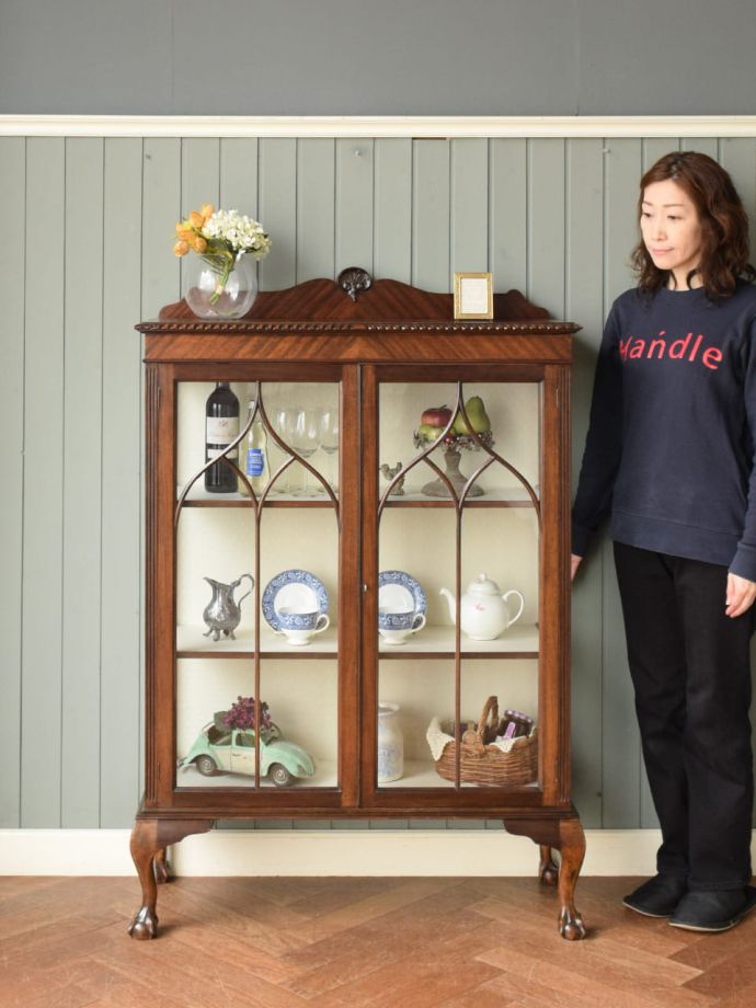 英国アンティークのガラスキャビネット