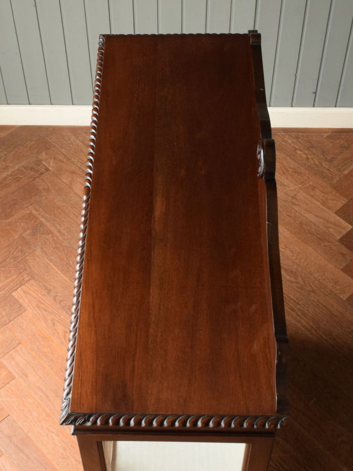 アンティークキャビネットの天板