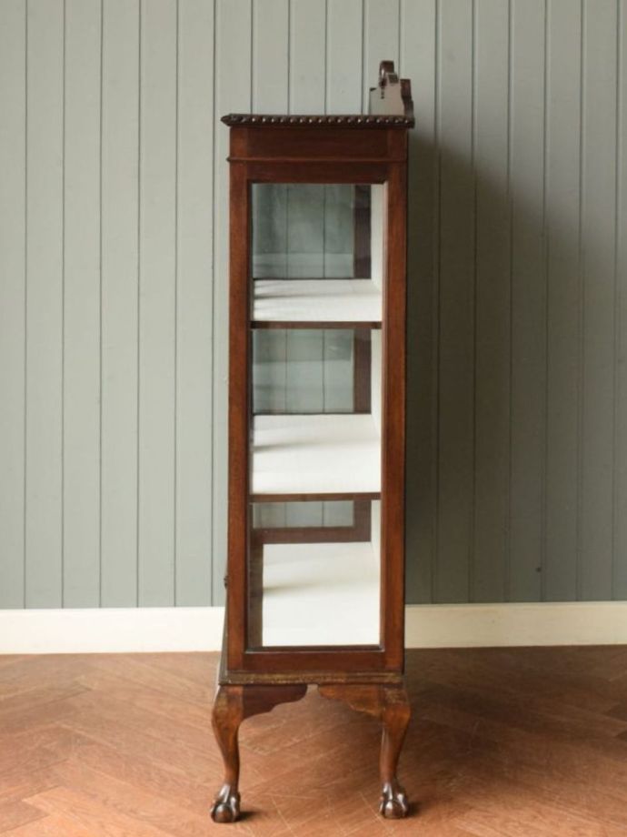 キャビネットの側面