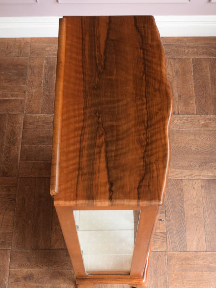 アンティークキャビネットの天板