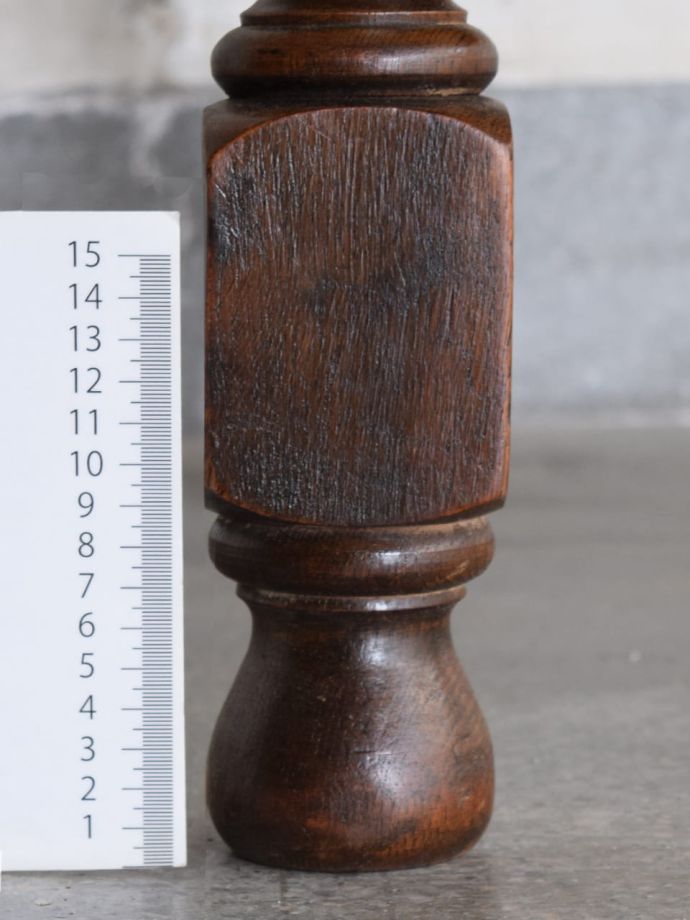 アンティークテーブルの脚