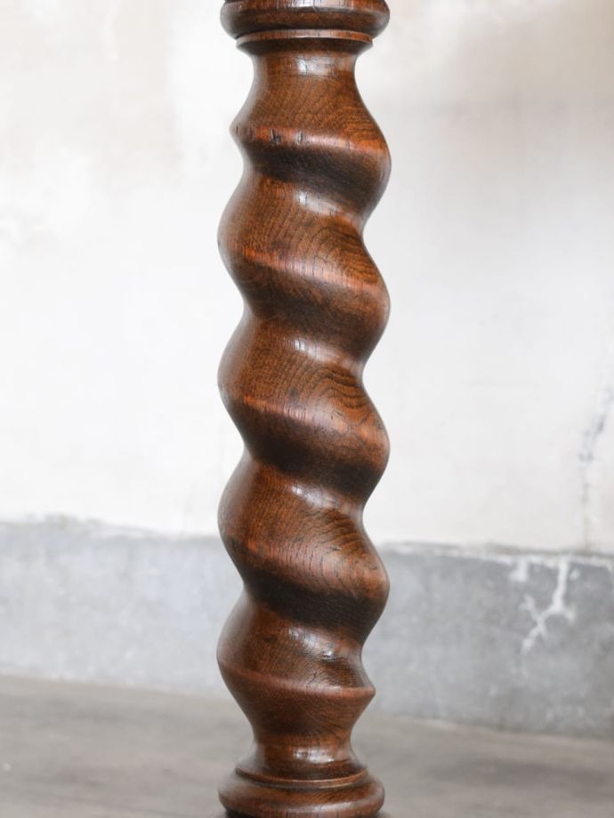 アンティークテーブルの装飾