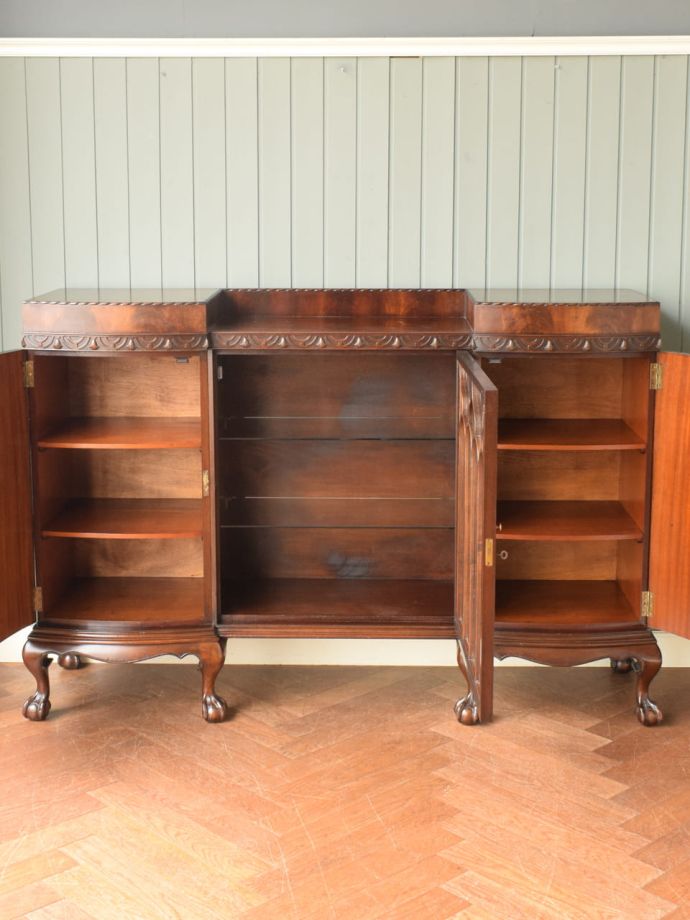 アンティークキャビネットの扉の中