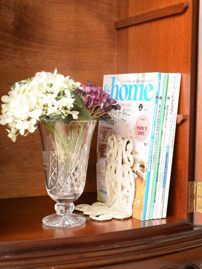 キャビネットの扉を開けると