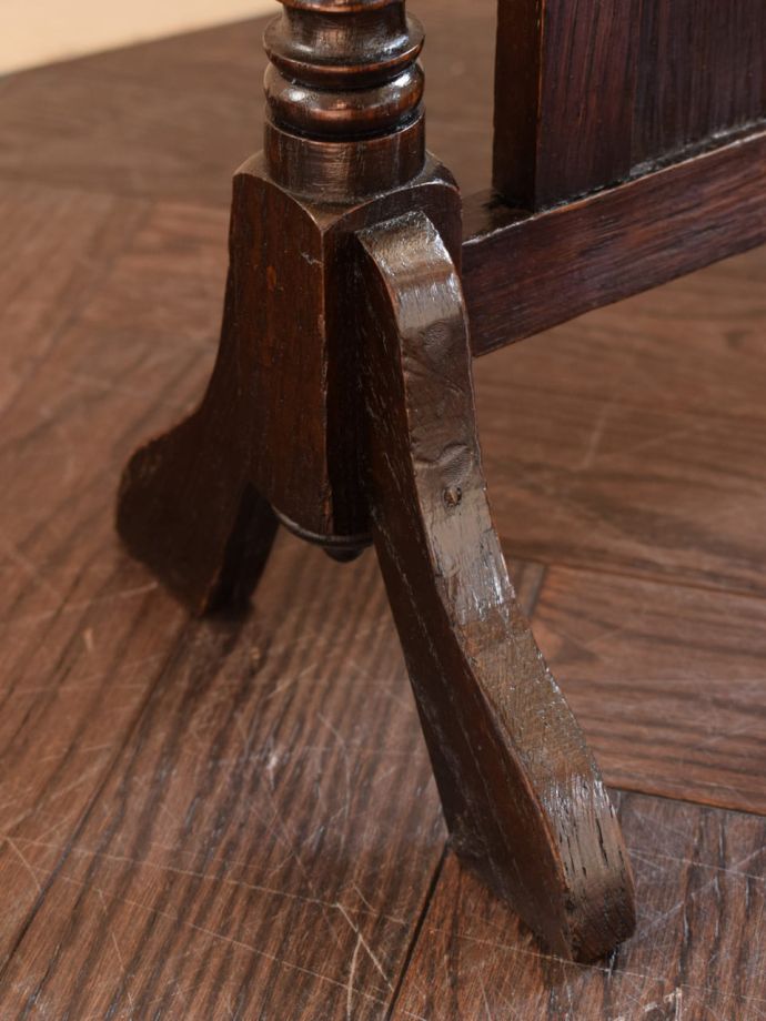 スクリーンの脚