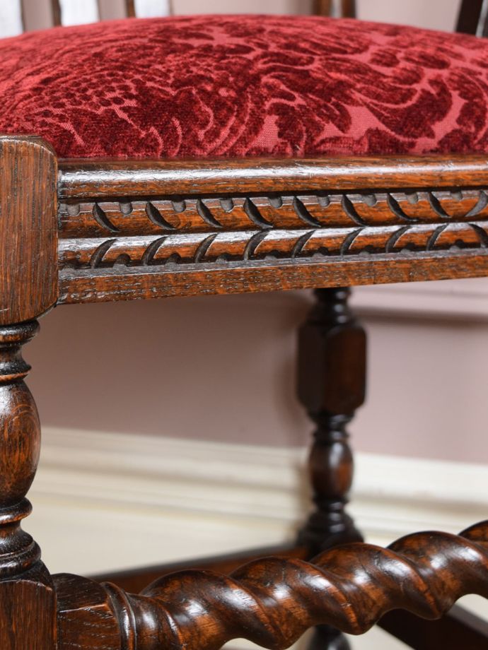 コーナーチェアの華やかな装飾