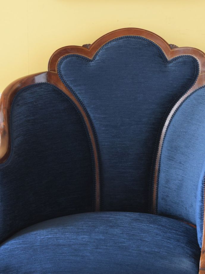 背もたれが美しいアンティークの椅子