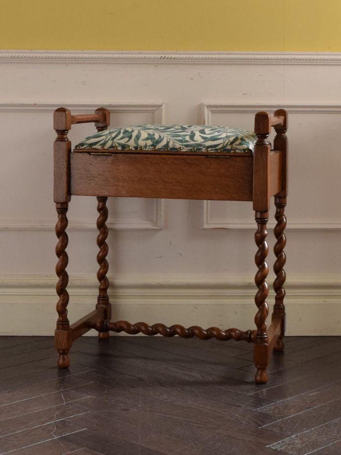 アンティークスツールの側面