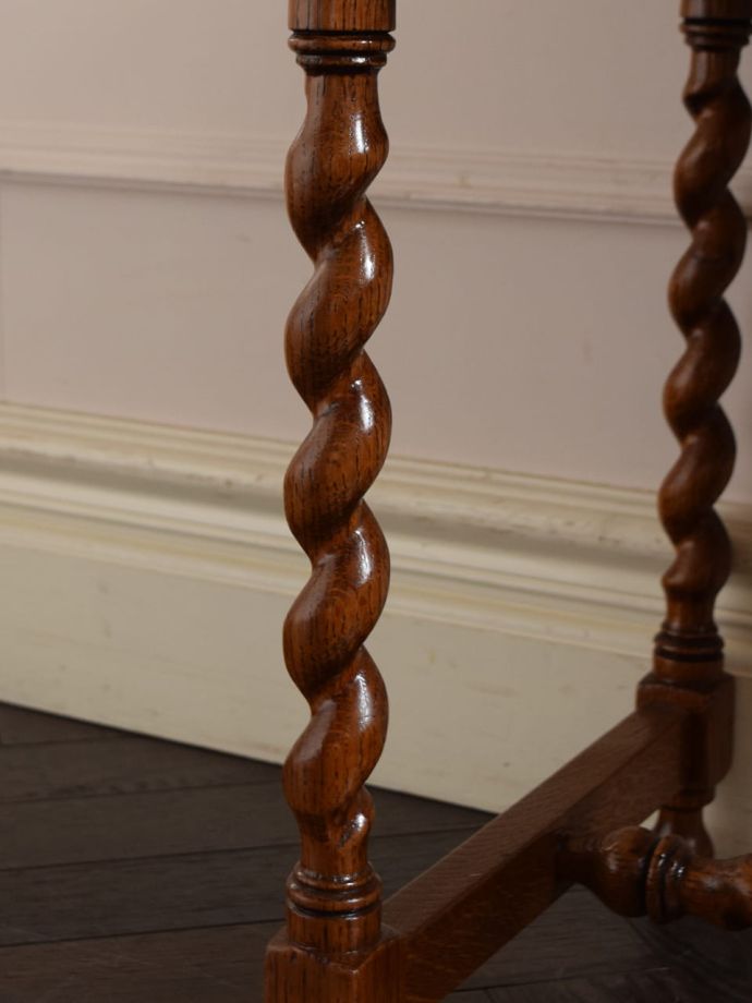 アンティークスツールの装飾