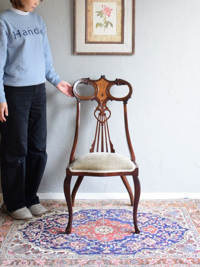 英国アンティークのサロンチェア