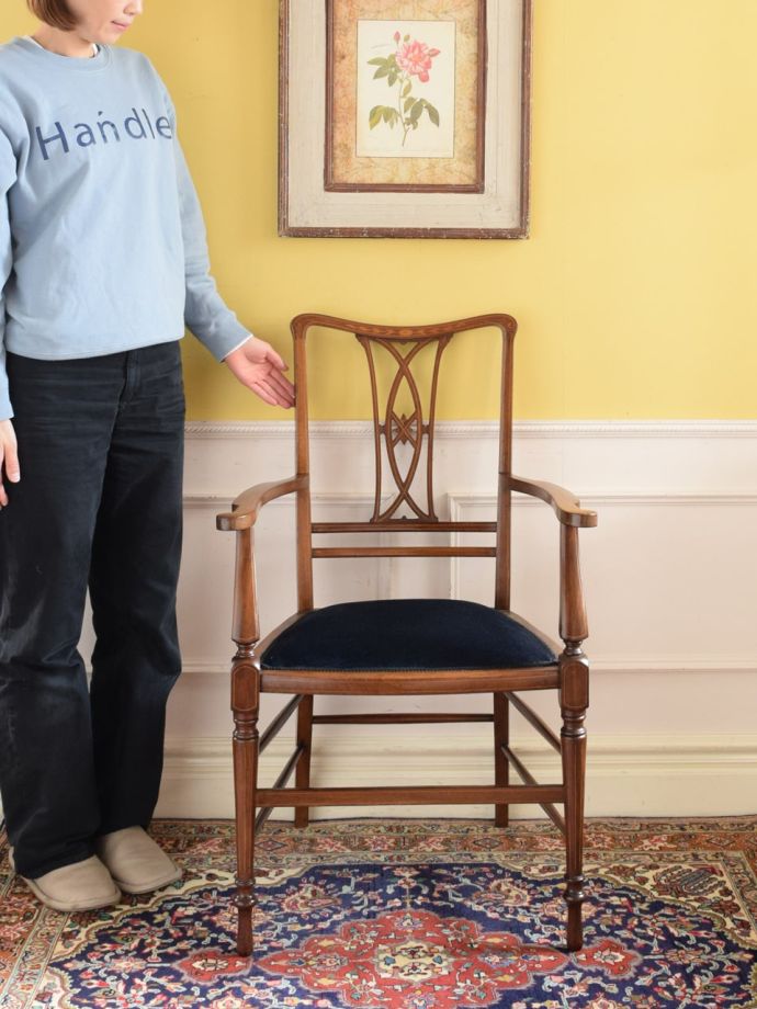 英国アンティークのサロンチェア