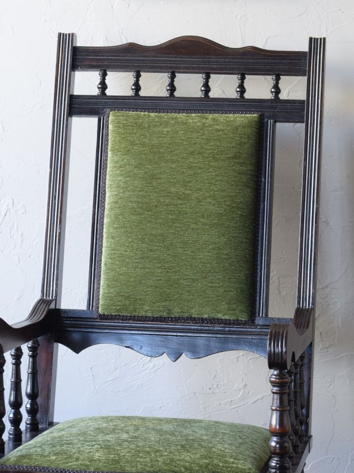 アンティークチェアの背もたれ