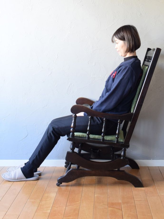 ロッキングチェアの横顔