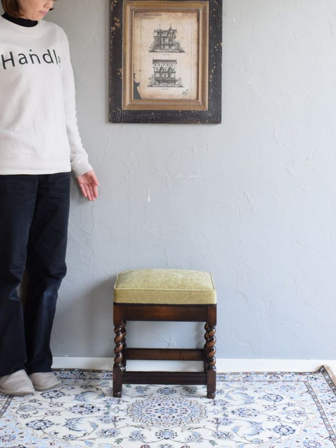 アンティークのスツール