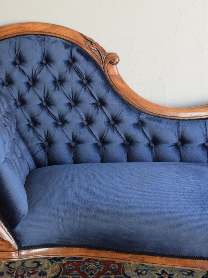 背もたれが美しいアンティークの椅子