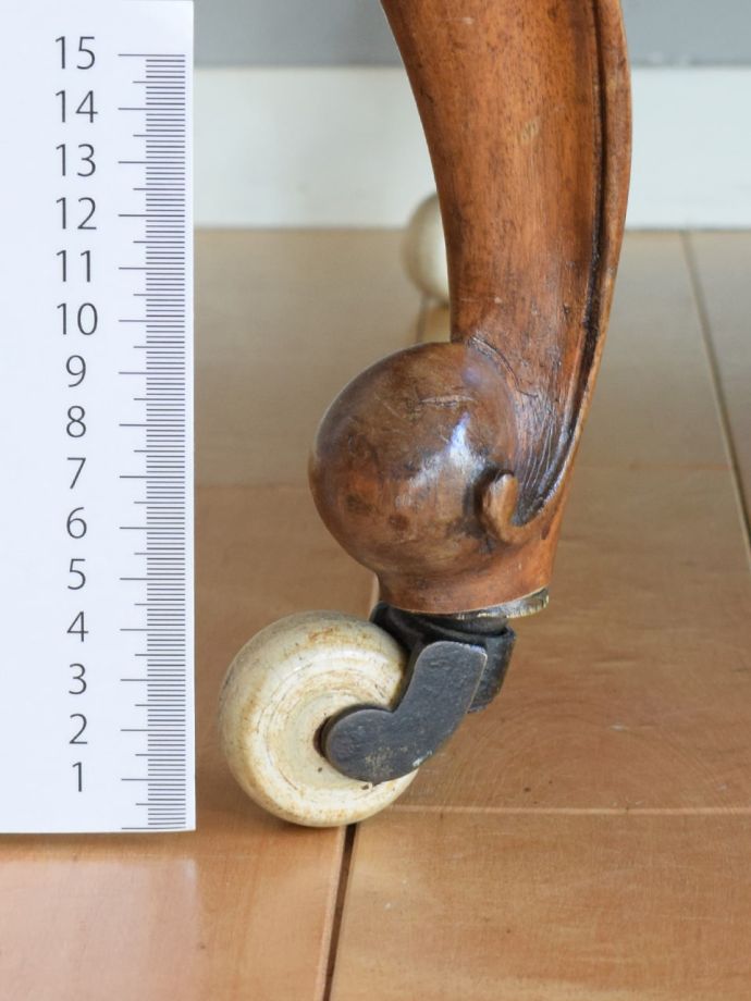 アンティーク椅子のキャスター