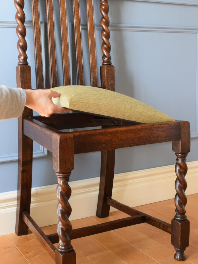 イギリスで見つけたアンティークの椅子、 ツイスト足が美しいオーク材