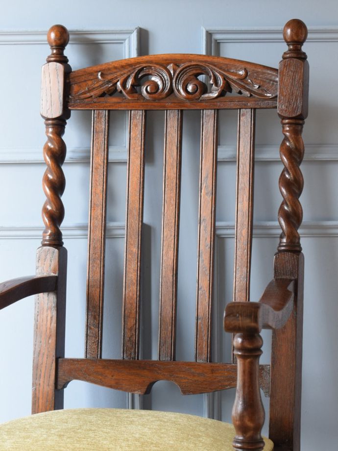 アンティークらしい美しい椅子