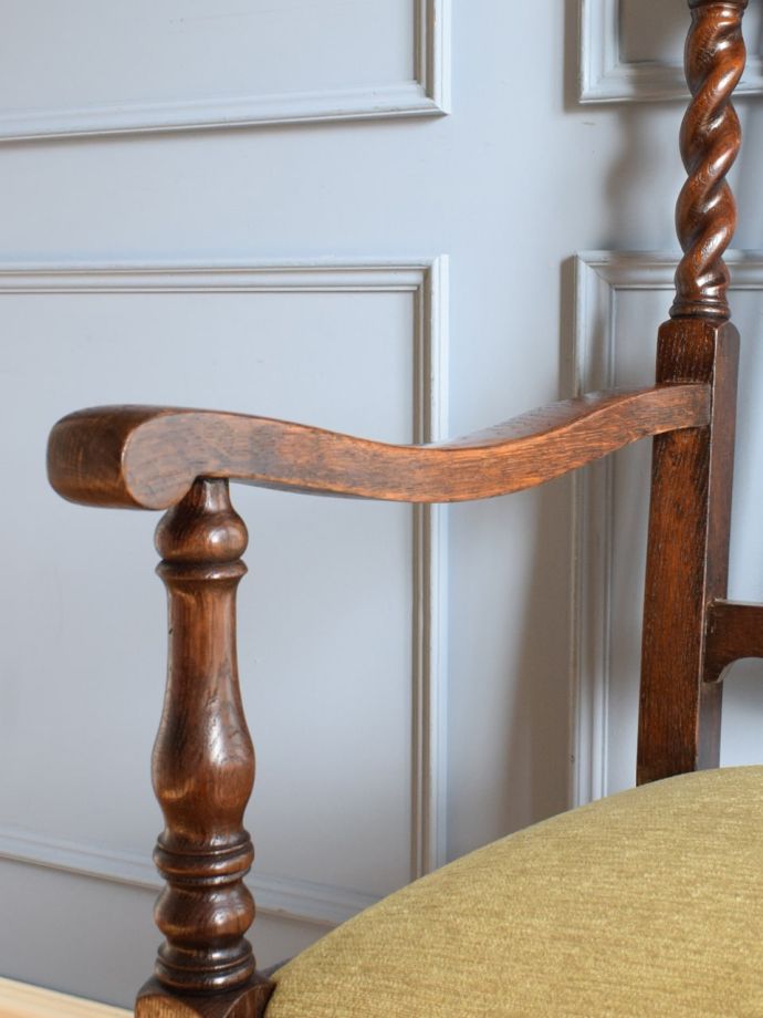 アンティークチェアのアーム