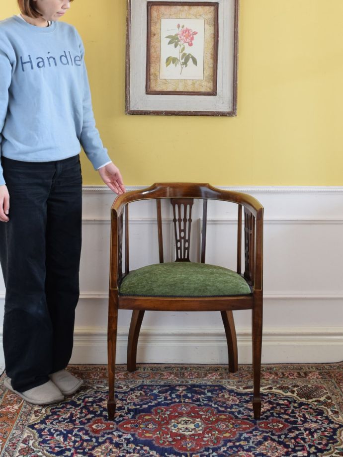 英国アンティークのサロンチェア