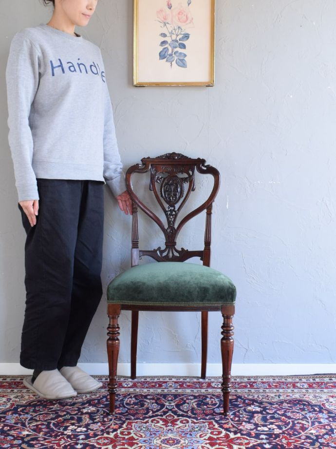 英国アンティークのサロンチェア