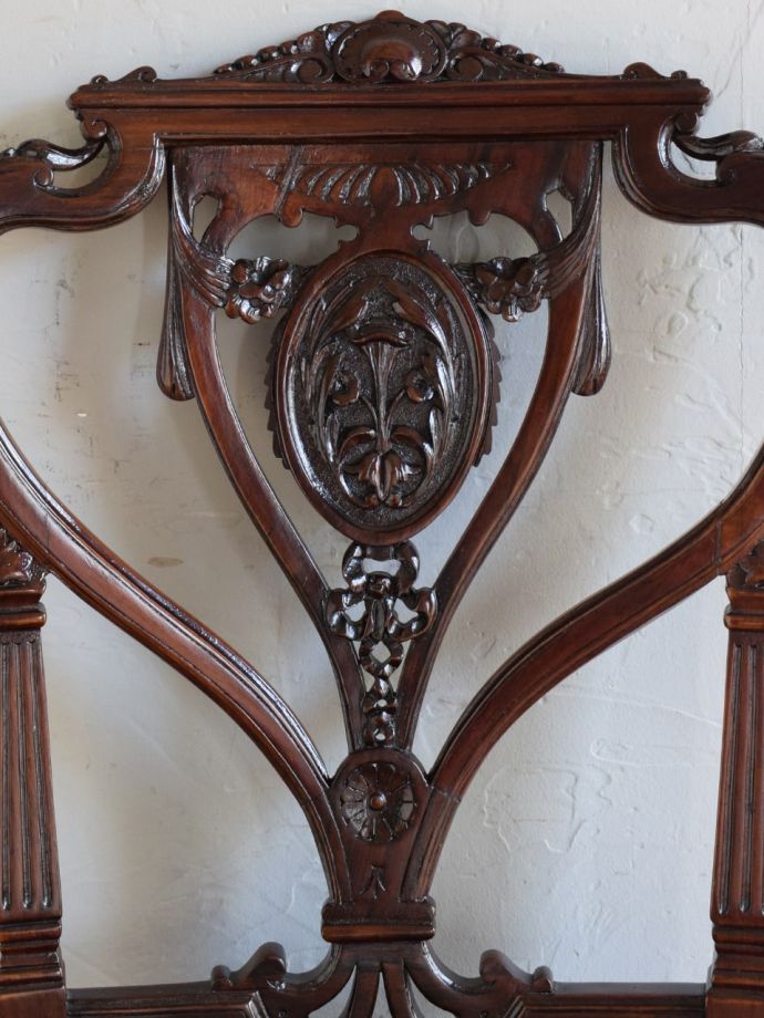 英国アンティークらしい装飾