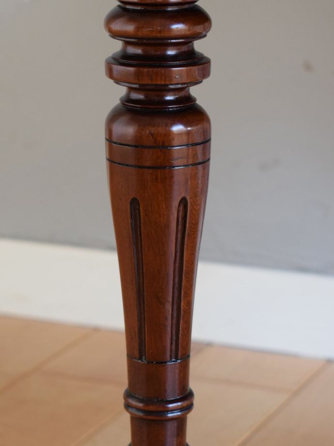 英国アンティークらしい装飾