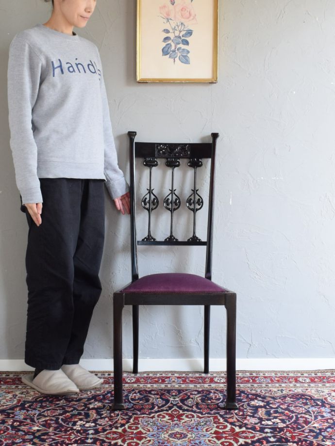 英国アンティークのサロンチェア