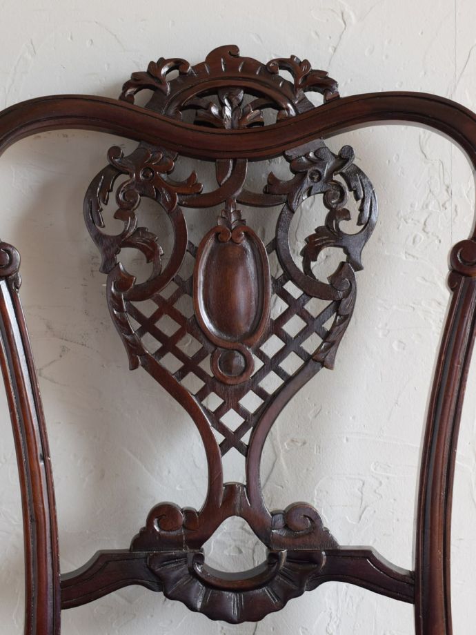 英国アンティークらしい装飾