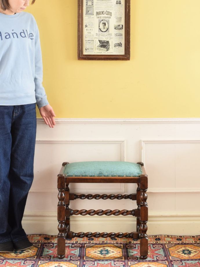 アンティークのスツール