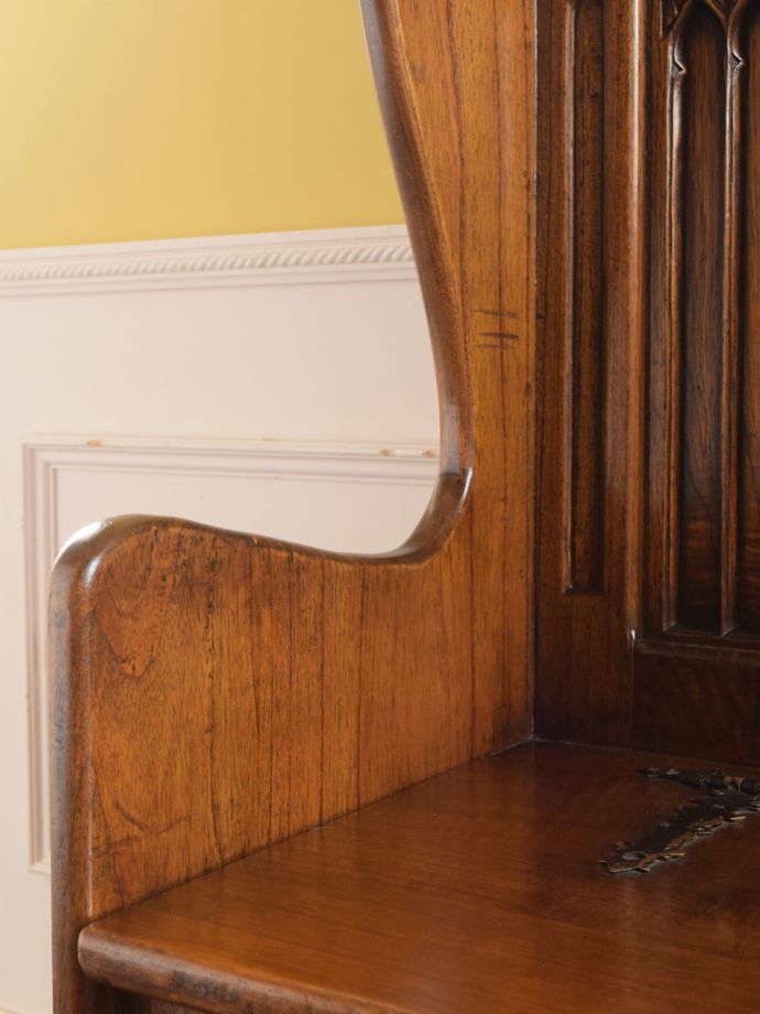 アンティークの椅子のアーム