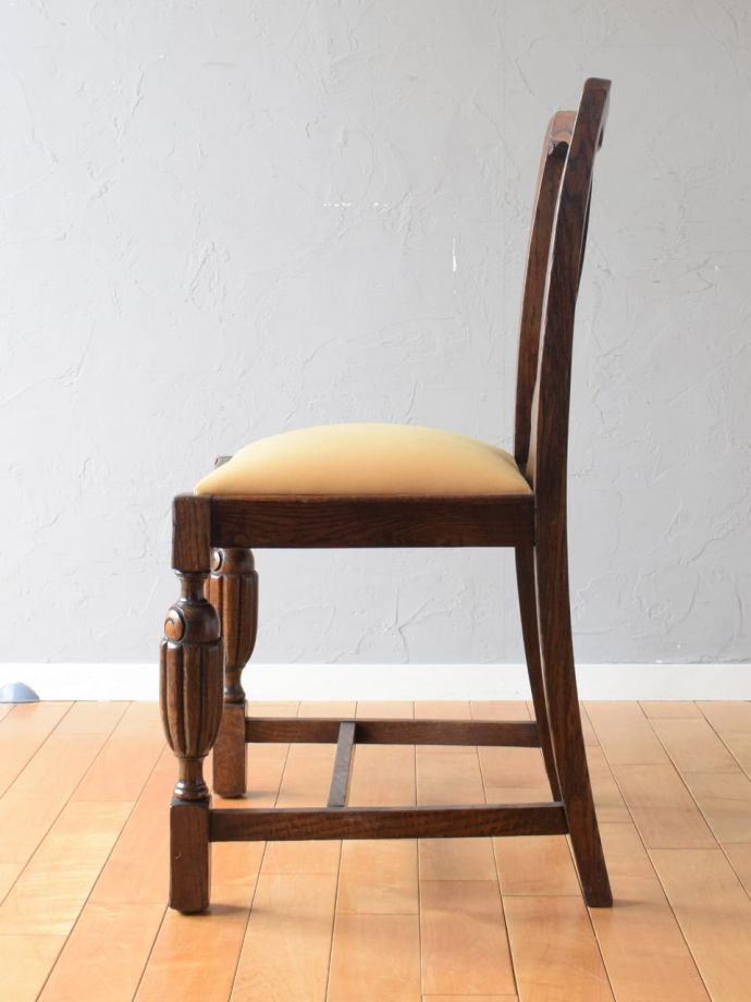 アンティークの椅子の側面