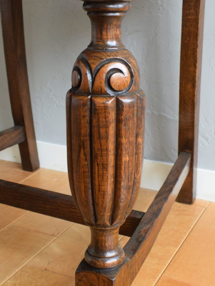 アンティークチェアの装飾