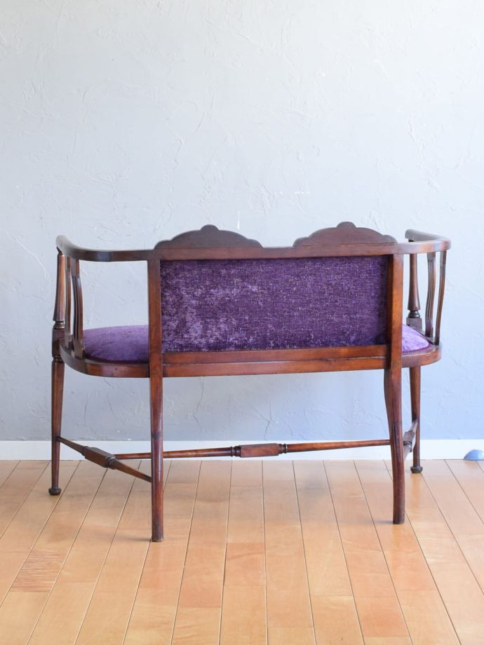 アンティークのセティの後ろ姿