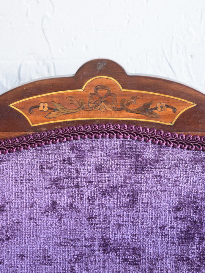 英国アンティーク家具らしい装飾