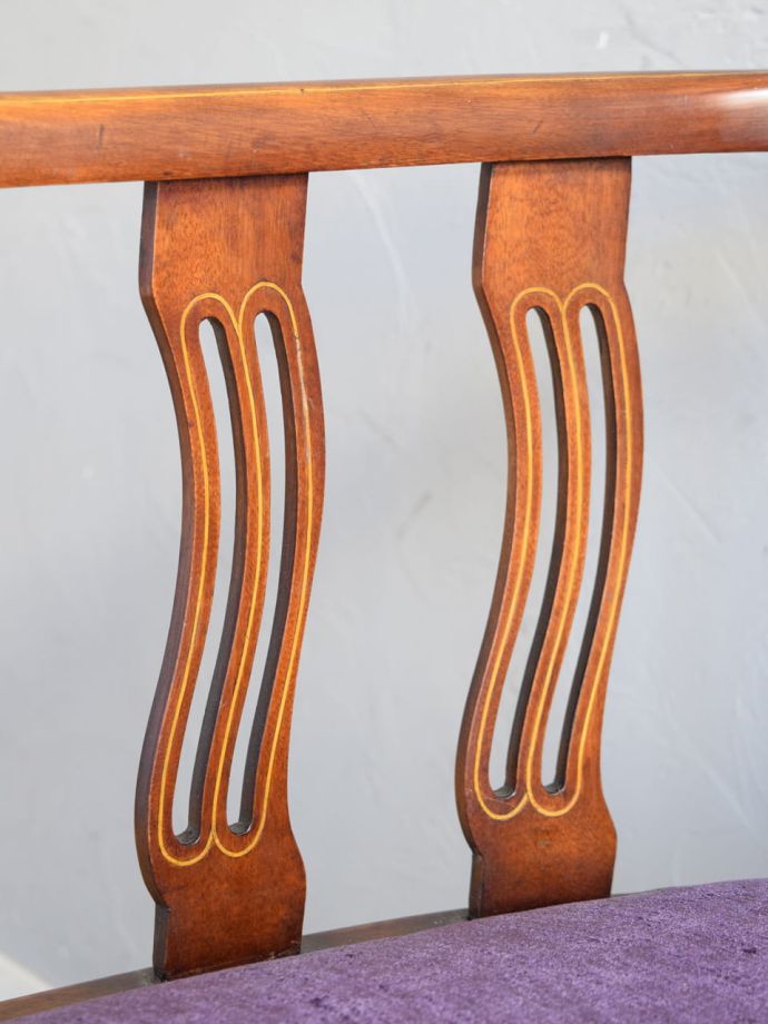 英国アンティーク家具らしい装飾