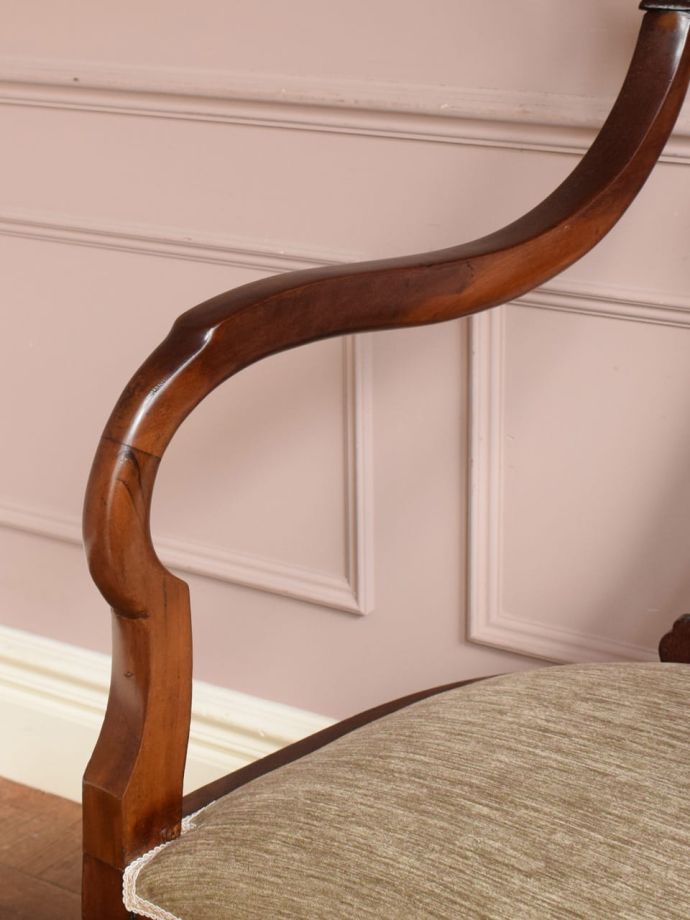 アンティークの椅子のアーム