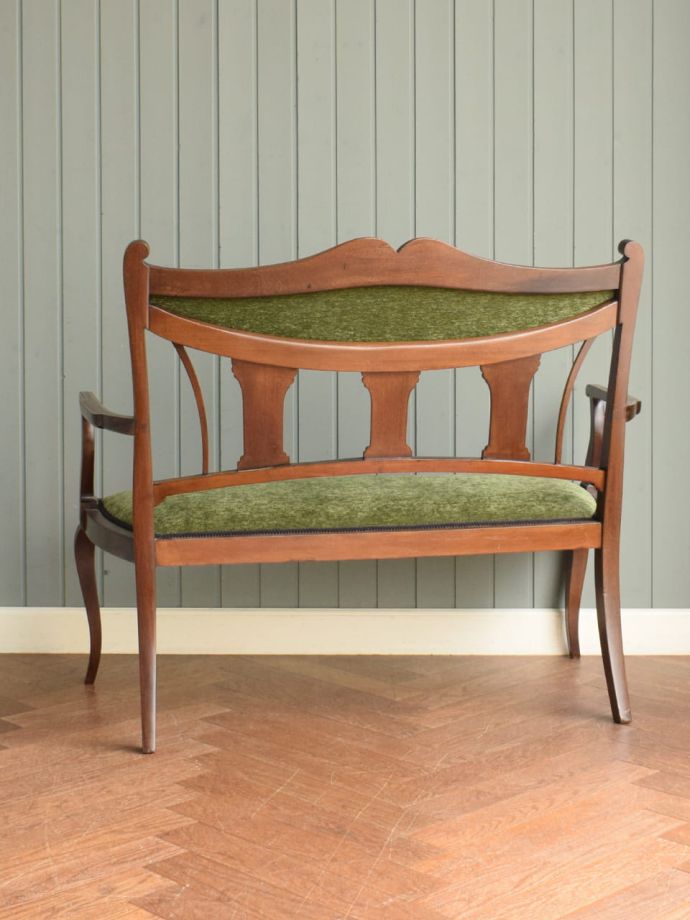 アンティークのセティの後ろ姿